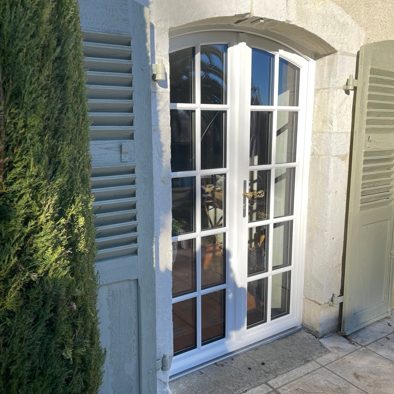 porte-fenetre-bois-menuiserie-reveau-pau-bearn-confort-isolation